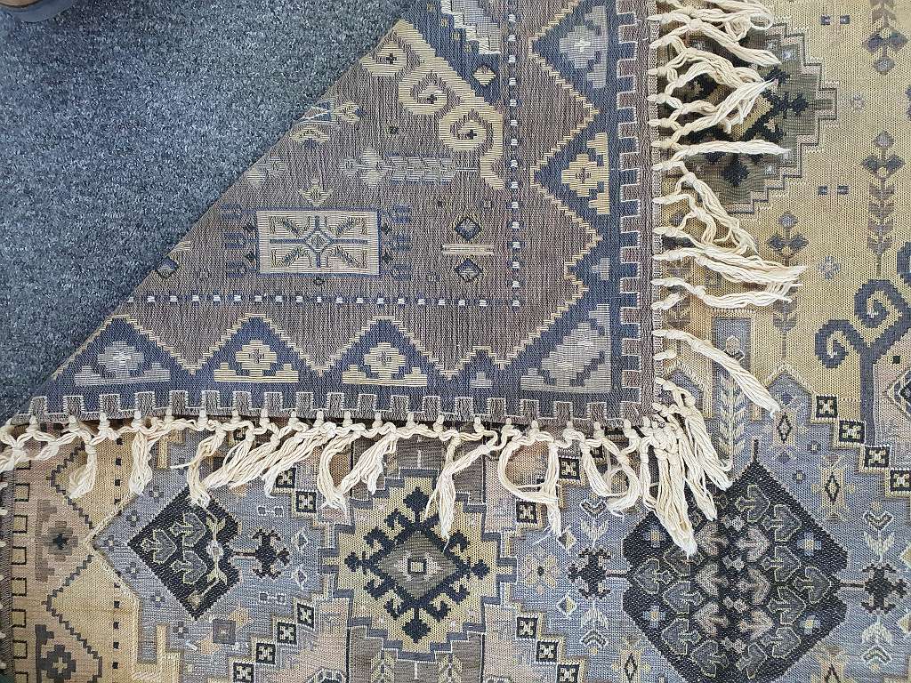 2 x rumänische " PIROTS " Art Plaids. - 170x170cm - ausgesprochen selten