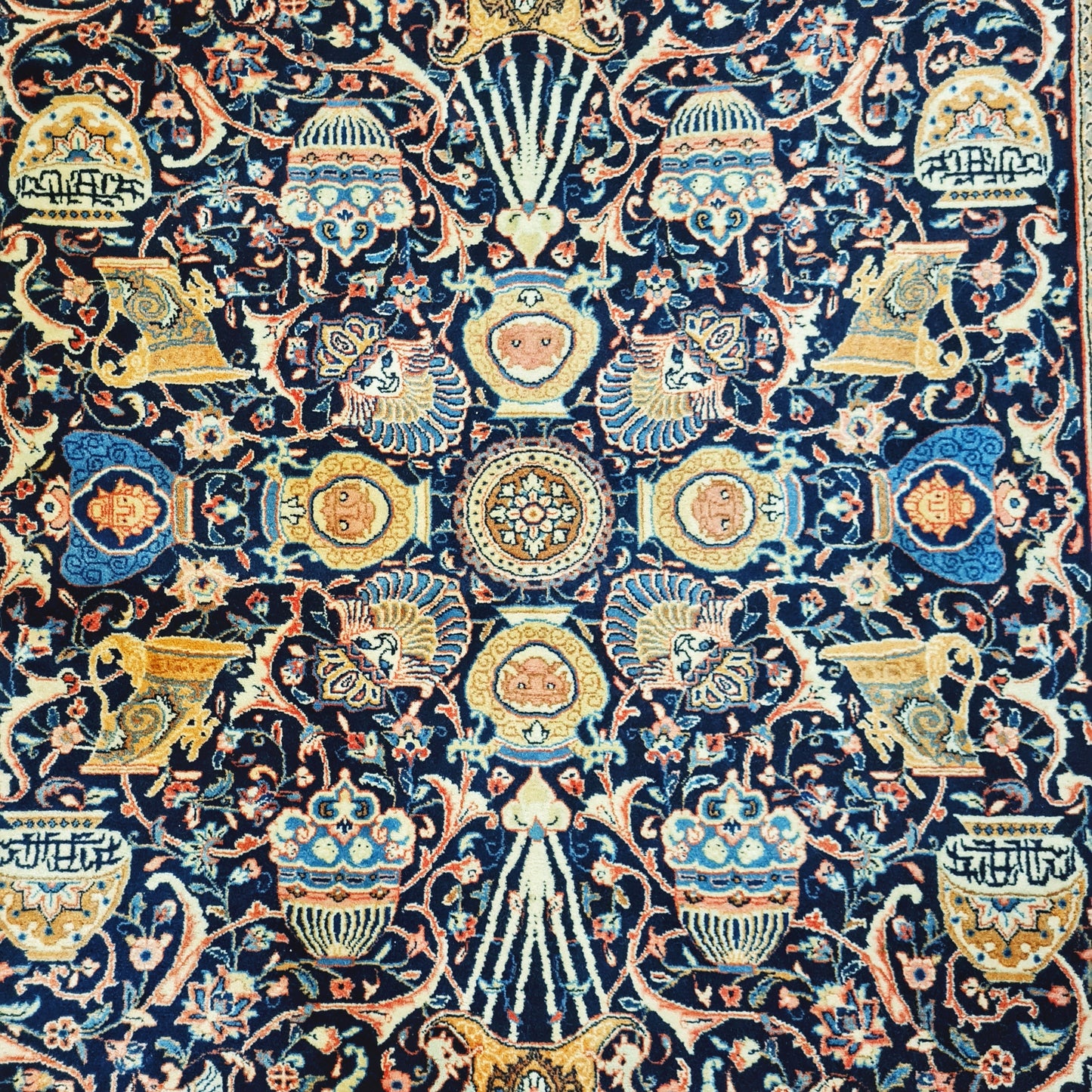 Perserteppich " KASHMAR " Korkwolle - 210x140cm - berühmt für seine abgebildeten Ausgrabungsfunde. Super fein mit 600.000 Knoten - 1AA Zustand.